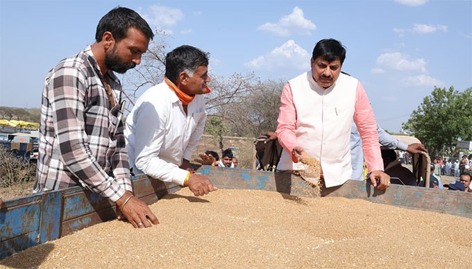 News from Bhopal, Madhya Pradesh News, Heritage, Culture, Farmers, Community News, Awareness, Charity, Climate change, Welfare, NGO, Startup, Economy, Finance, Business summit, Investments, News photo, Breaking news, Exclusive image, Latest update, Coverage, Event highlight, Politics, Election, Politician, Campaign, Government, prativad news photo, top news photo, प्रतिवाद, समाचार, हिन्दी समाचार, फोटो समाचार, फोटो