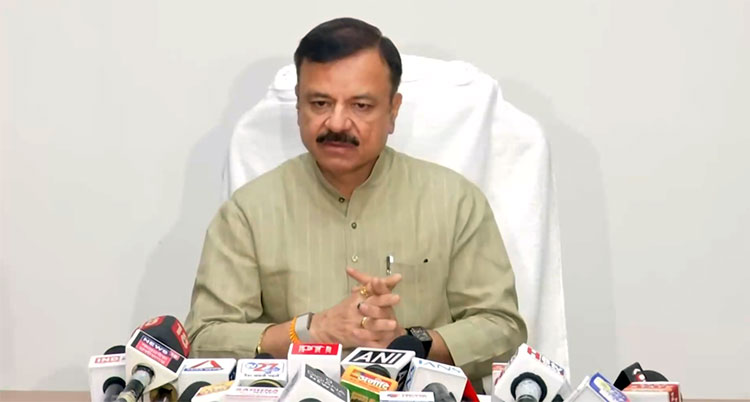कैबिनेट मंत्री उदय प्रताप सिंह का नेता प्रतिपक्ष पर तंज, कहा- राजनीति में 30 साल विलंब से चल रहे राहुल गांधी