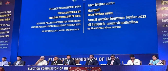 मध्य प्रदेश विधानसभा चुनाव: सीनियर सिटीजन और दिव्यांगों को घर से वोटिंग की सुविधा, महिलाओं की सहभागिता बढ़ाई जाएगी