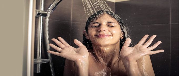 ठंड में ठंडे पानी से नहाना सेहत के लिए फायदेमंद है या नहीं?