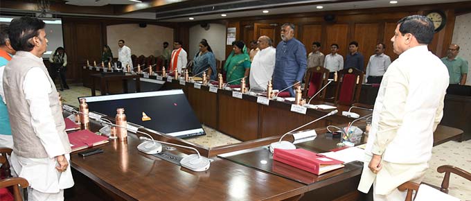 मुख्यमंत्री डॉ. यादव ने तिरंगे को समर्पित की मंत्रि-परिषद की बैठक, हर घर तिरंगा अभियान पर की चर्चा