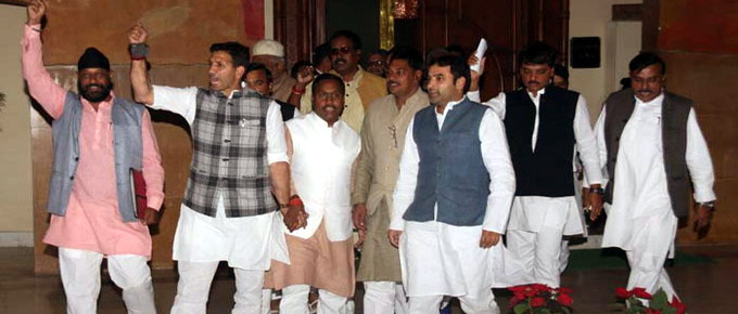 कांग्रेस ने नोटबंदी पर विधानसभा में जमकर किया हंगामा, स्थगित करना पड़ा प्रश्नकाल