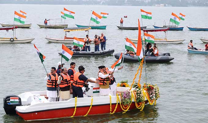 नौका तिरंगा यात्रा से सीएम डॉ. यादव ने दिया देश सेवा का संदेश, बताया संकल्प शक्ति और समय का रहस्य